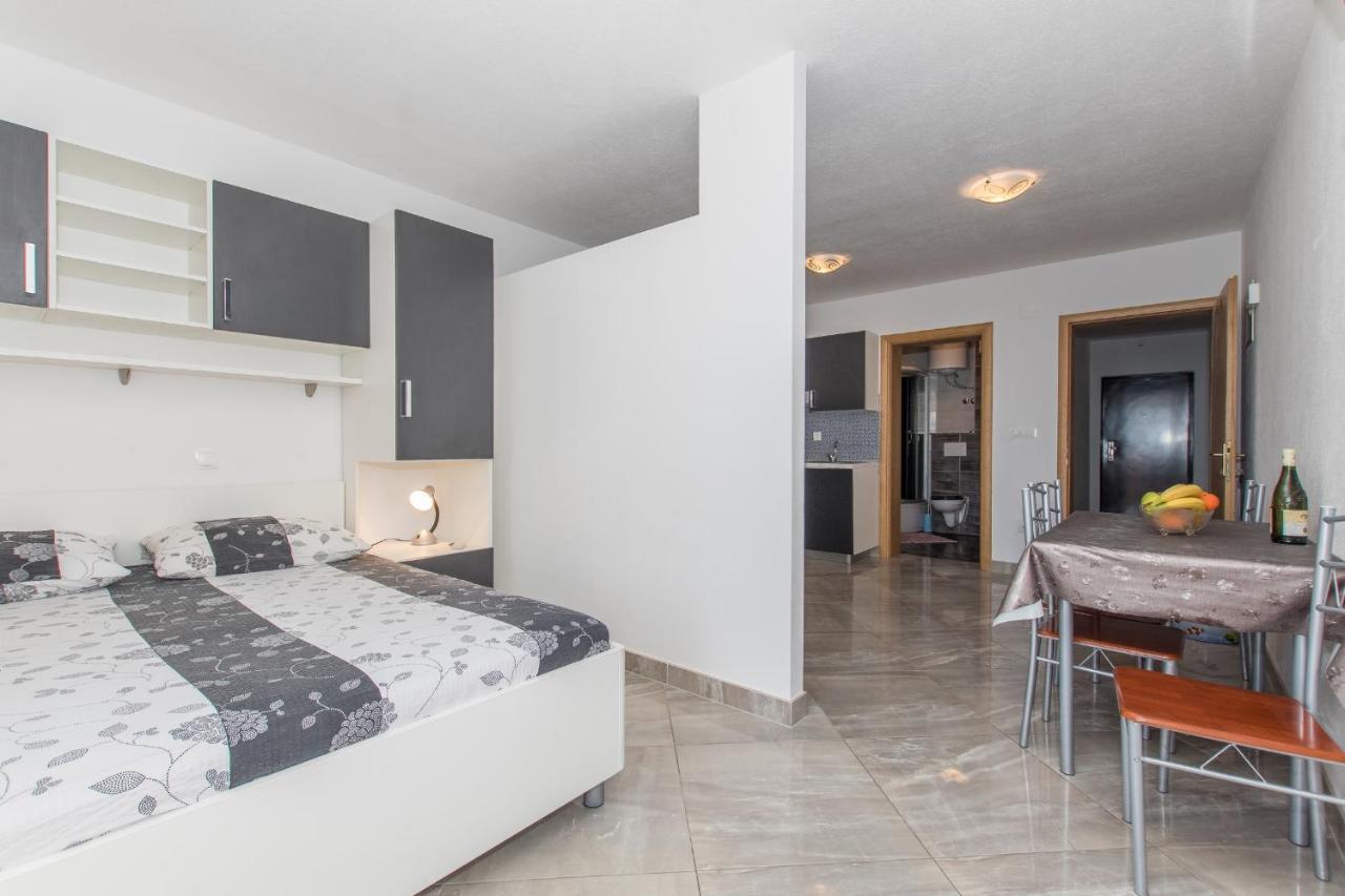 Studio Apartments Zloic In Krvavica Kültér fotó